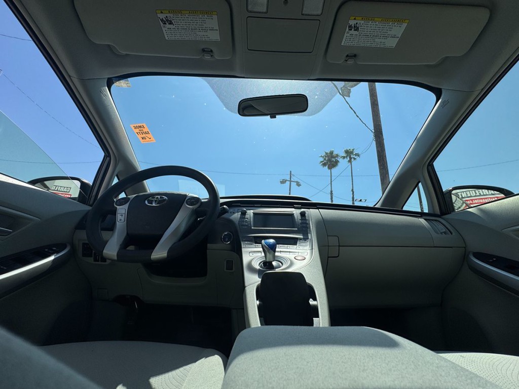 2013 Toyota Prius Image 25