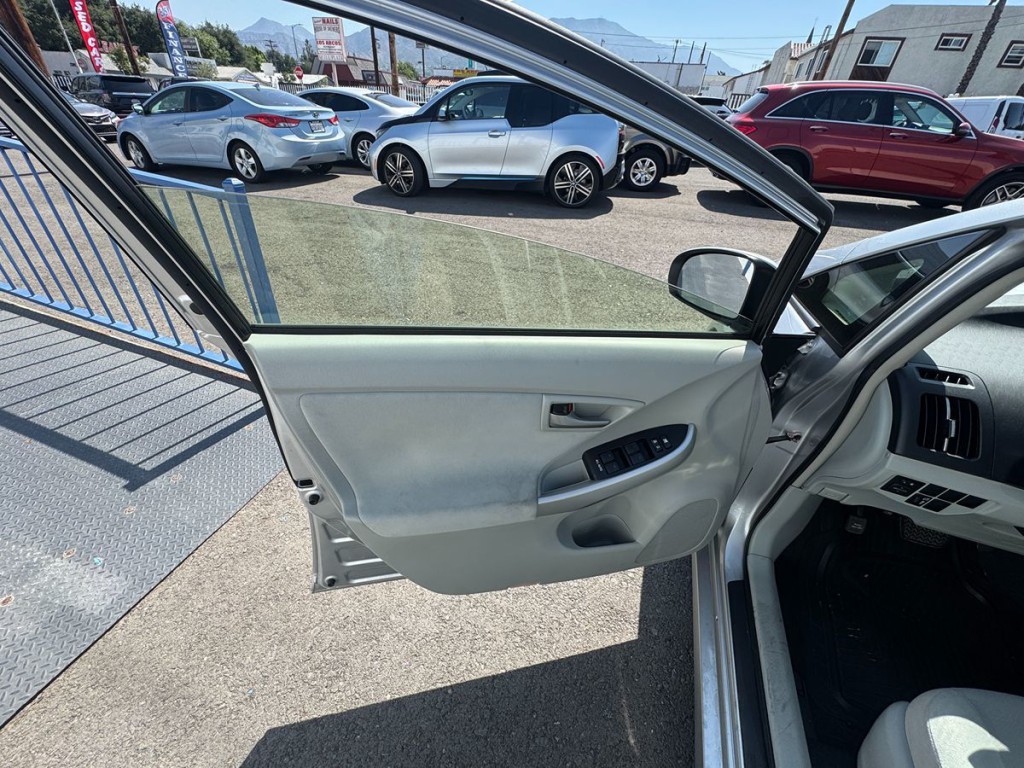 2013 Toyota Prius Image 26