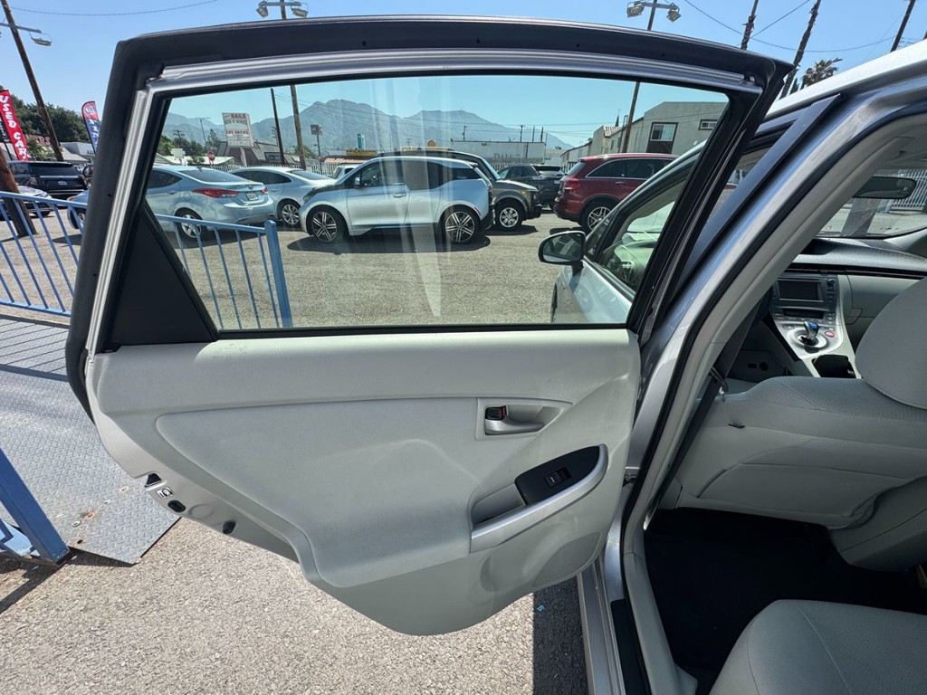 2013 Toyota Prius Image 29
