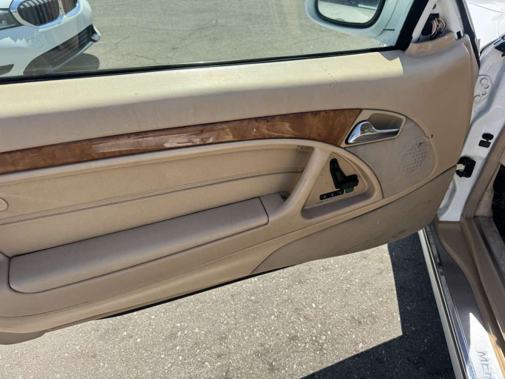 2000 Mercedes-Benz SL-Class Image 8