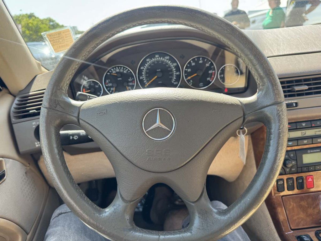2000 Mercedes-Benz SL-Class Image 10