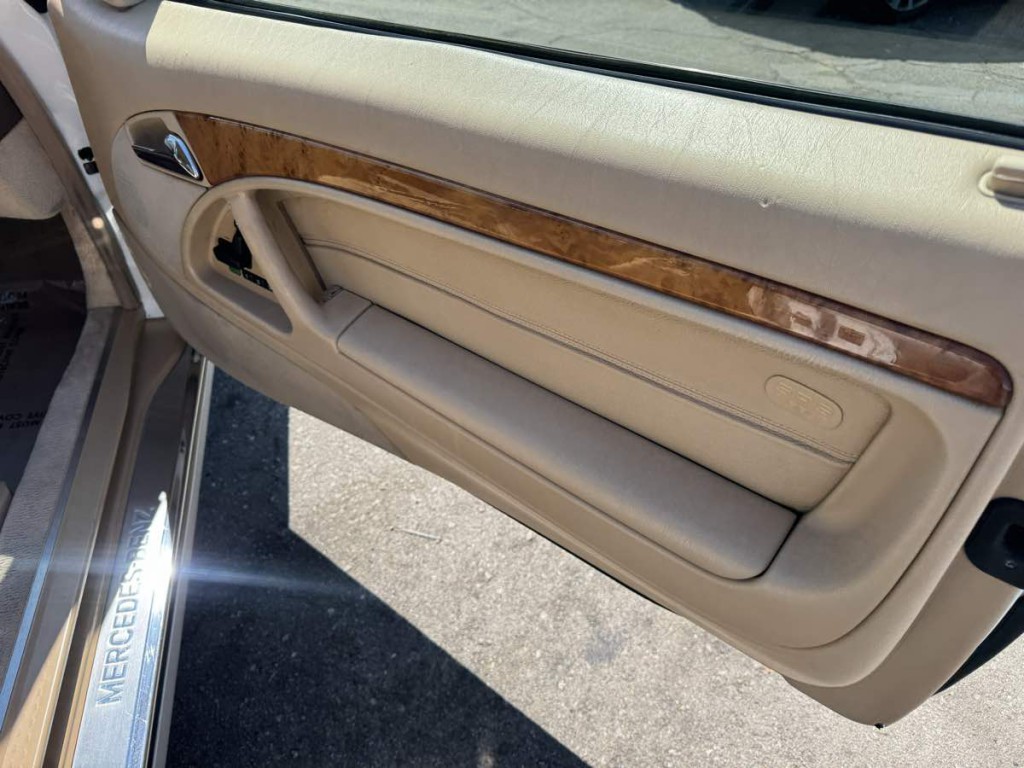 2000 Mercedes-Benz SL-Class Image 13