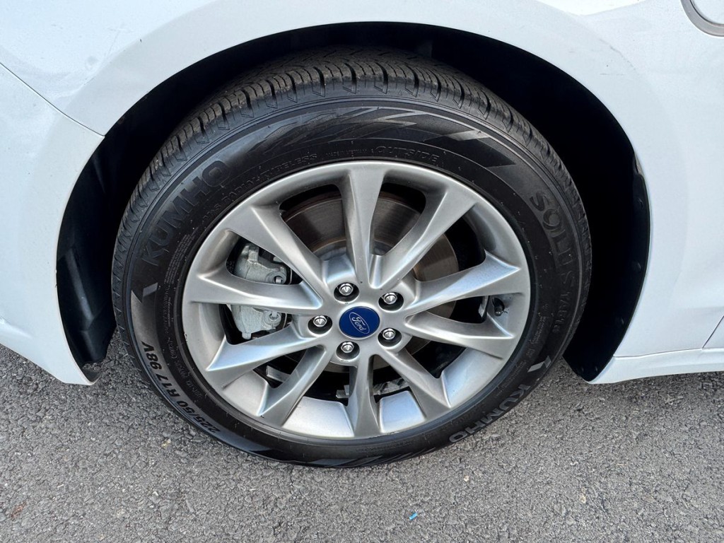 2017 Ford Fusion Image 12