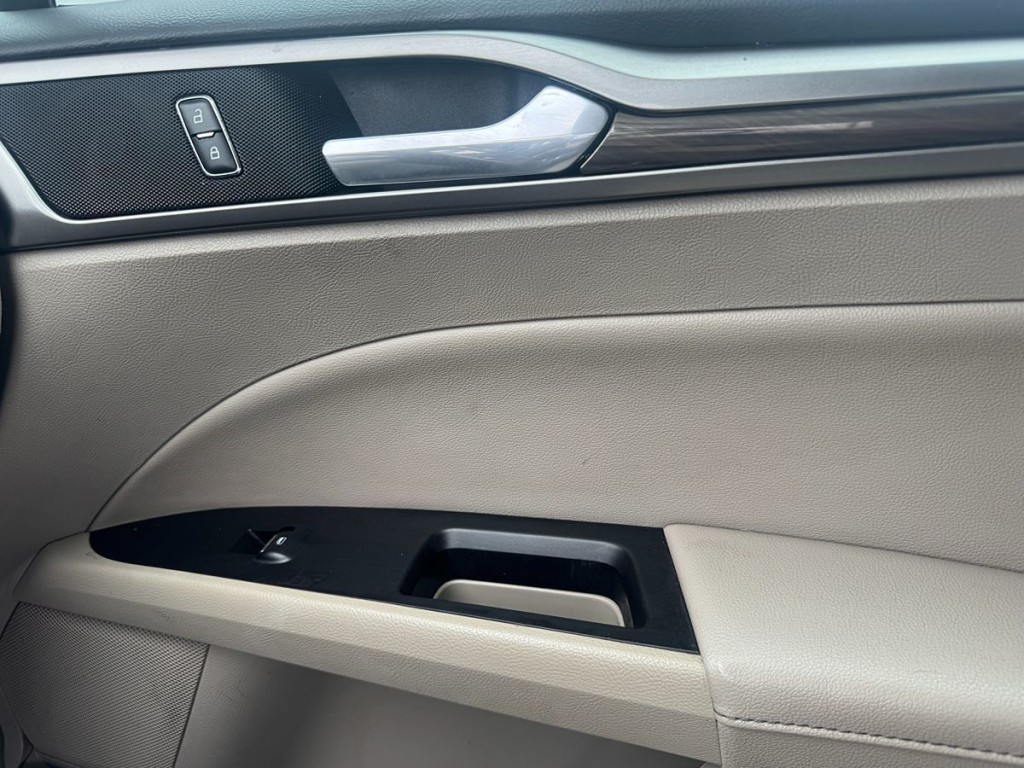 2017 Ford Fusion Image 17