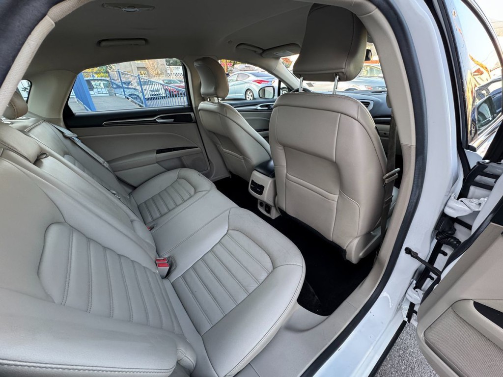 2017 Ford Fusion Image 18