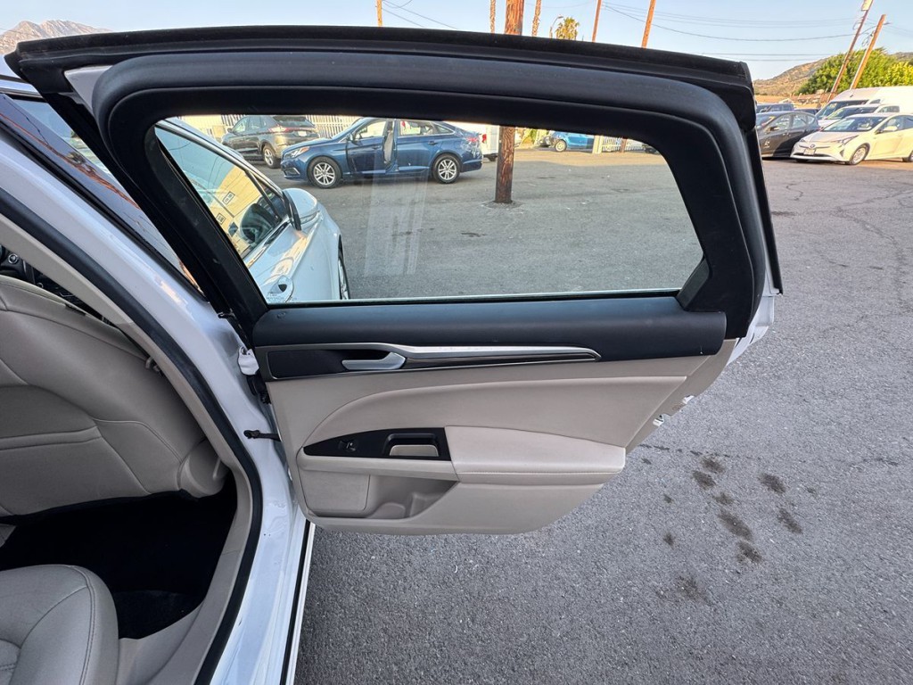 2017 Ford Fusion Image 19