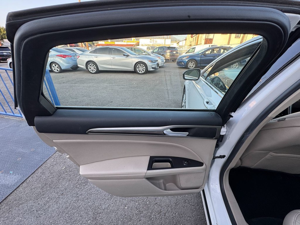 2017 Ford Fusion Image 20