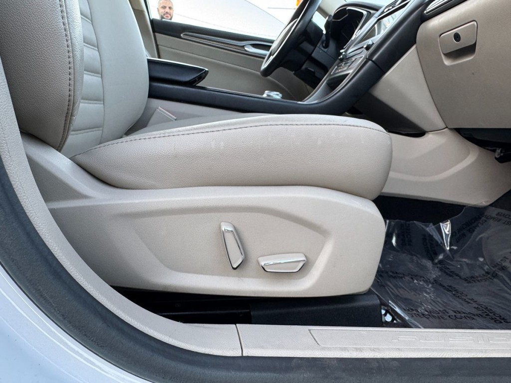 2017 Ford Fusion Image 24