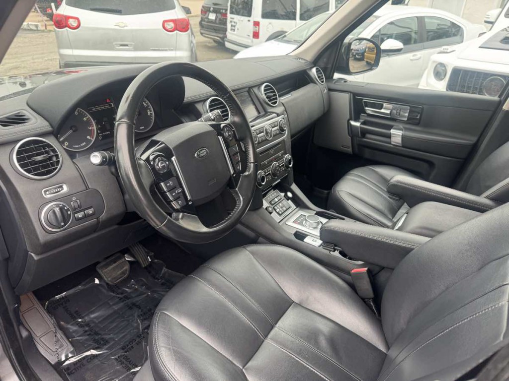 2015 Land Rover LR4 Image 10