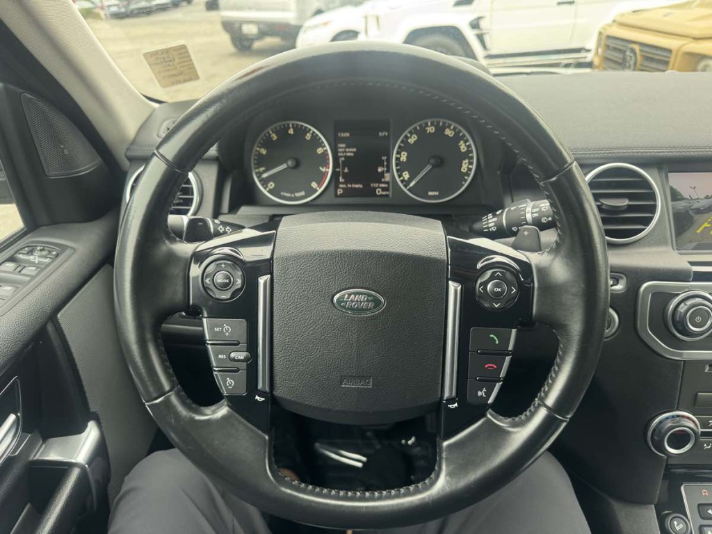 2015 Land Rover LR4 Image 11