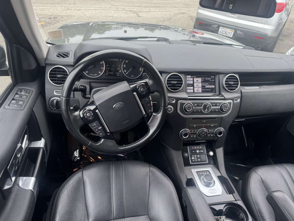 2015 Land Rover LR4 Image 12