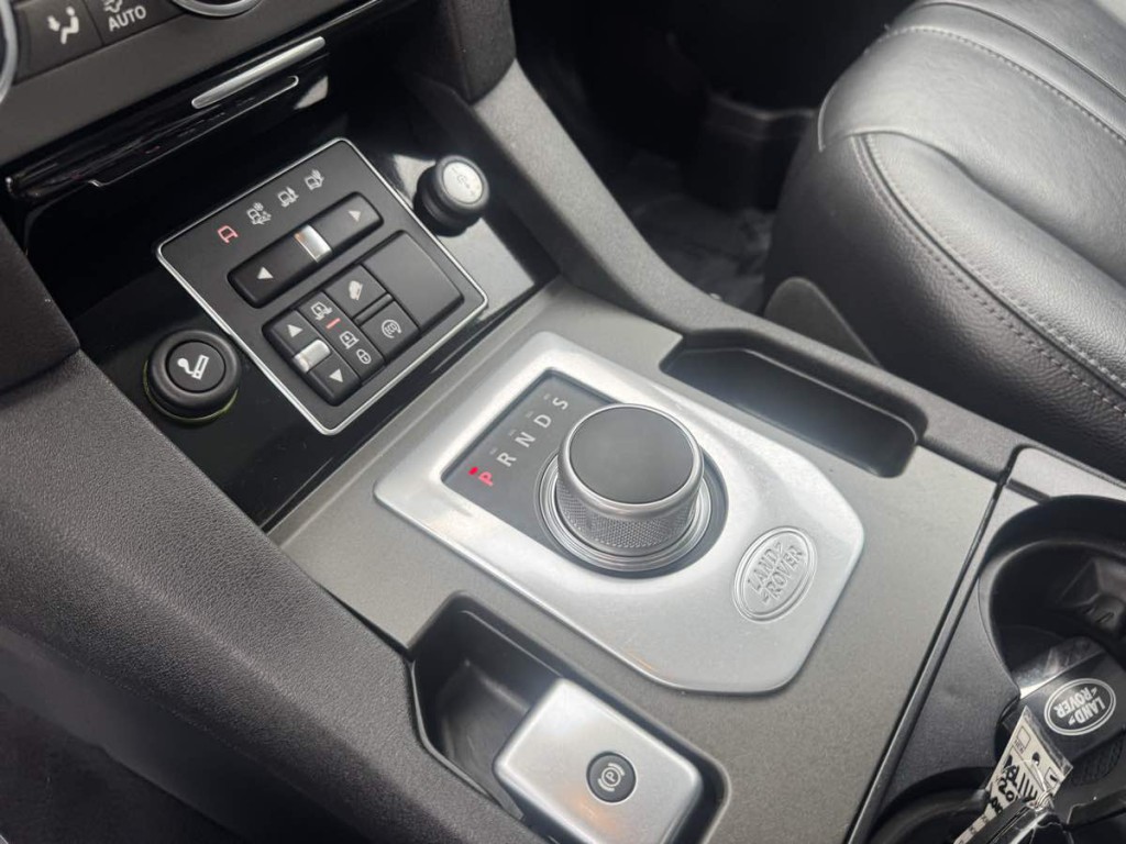 2015 Land Rover LR4 Image 14