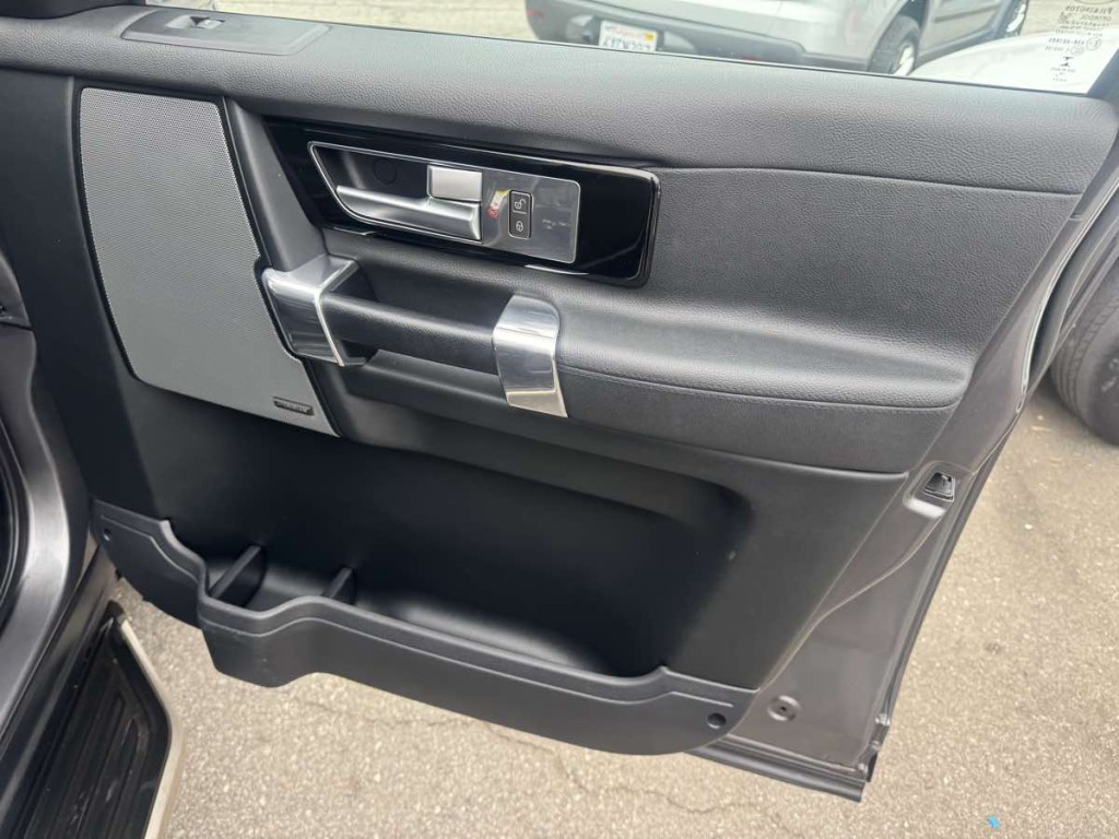 2015 Land Rover LR4 Image 15
