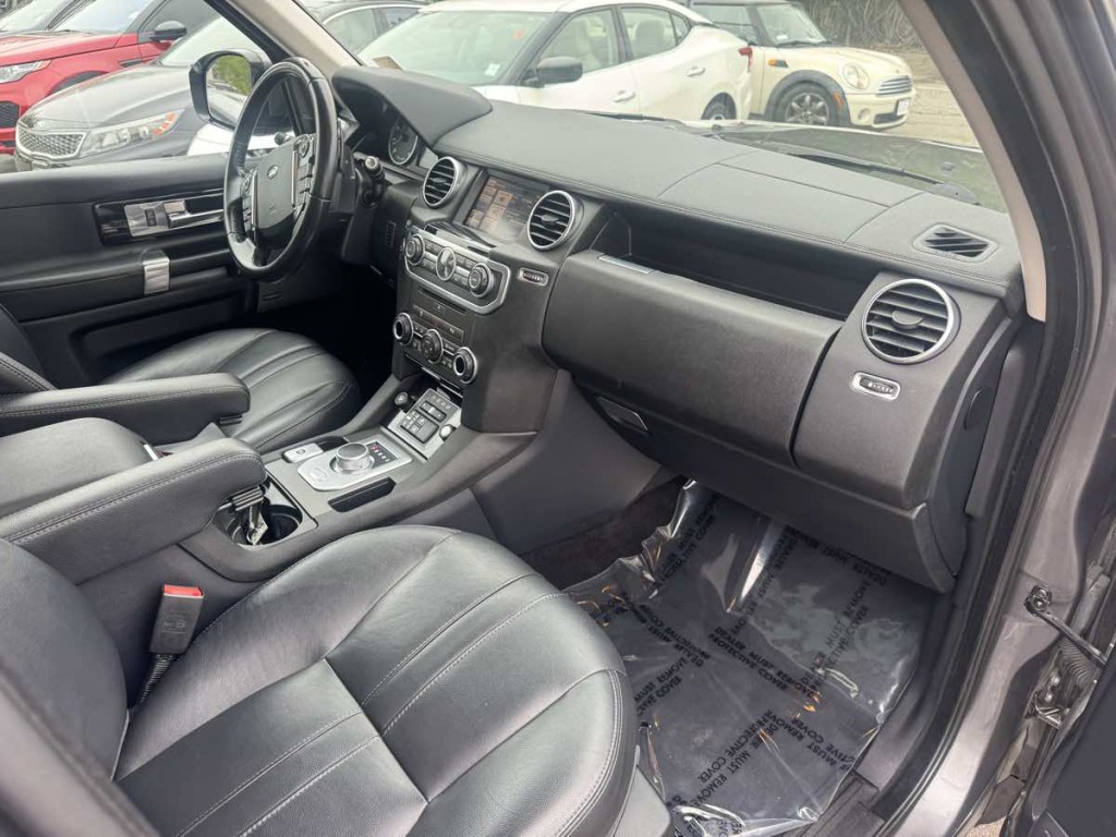 2015 Land Rover LR4 Image 16
