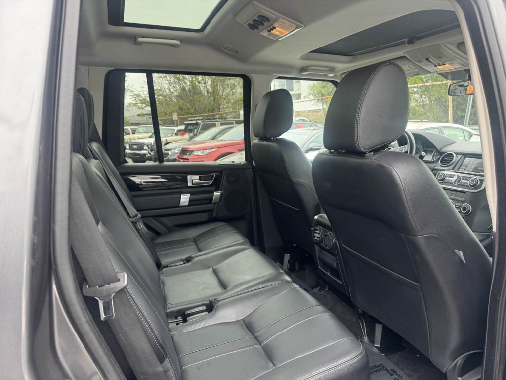 2015 Land Rover LR4 Image 17