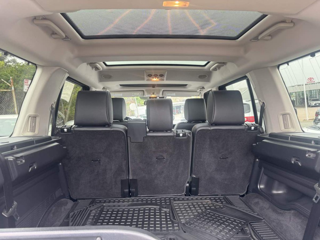 2015 Land Rover LR4 Image 18