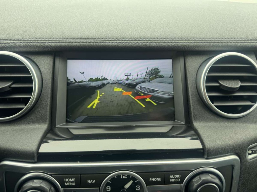 2015 Land Rover LR4 Image 21