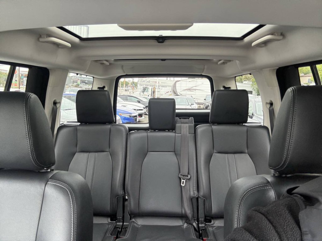 2015 Land Rover LR4 Image 22