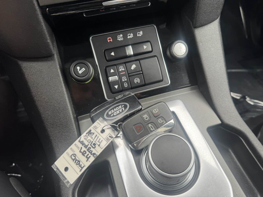 2015 Land Rover LR4 Image 23