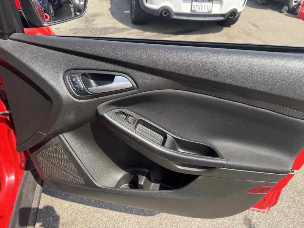 2016 Ford Focus Image 15