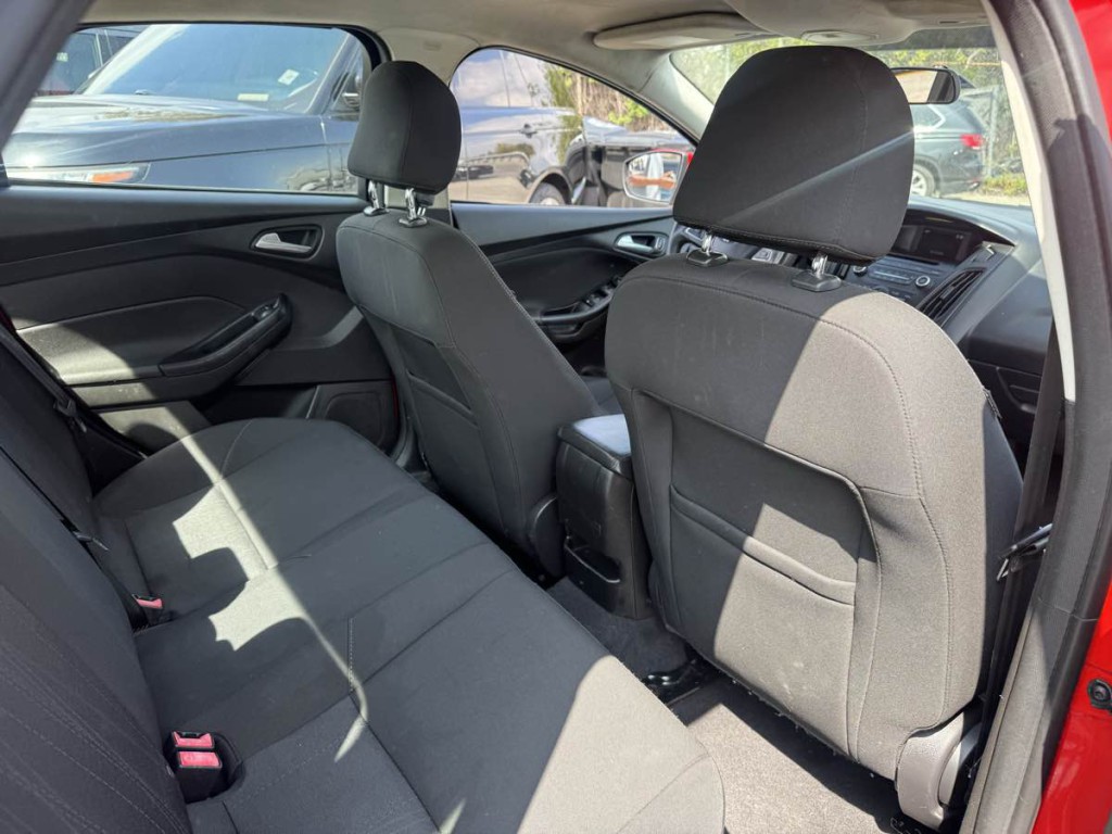 2016 Ford Focus Image 16
