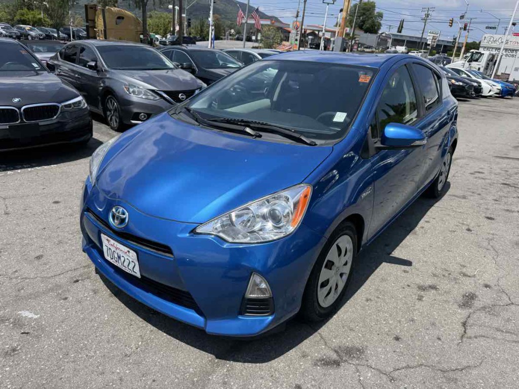2013 Toyota Prius Image 3