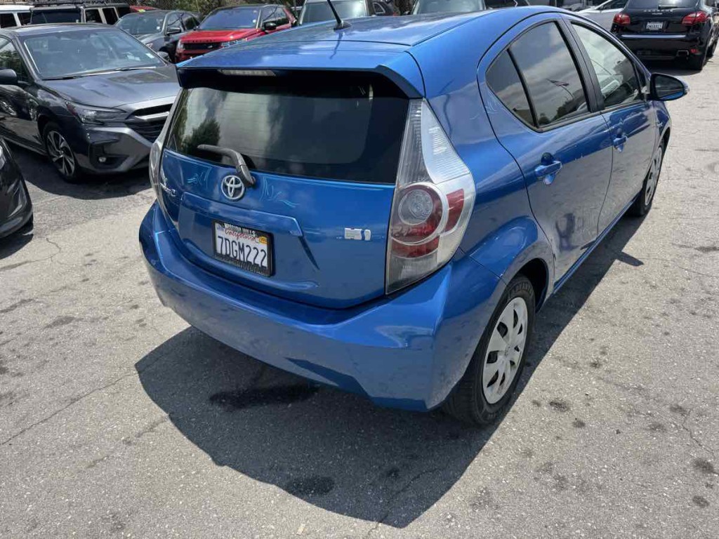 2013 Toyota Prius Image 6