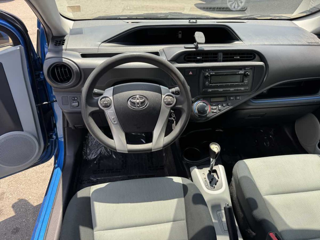 2013 Toyota Prius Image 9