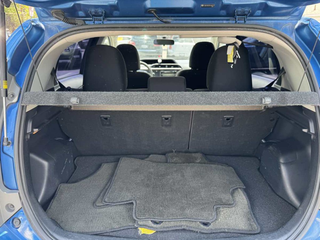 2013 Toyota Prius Image 15