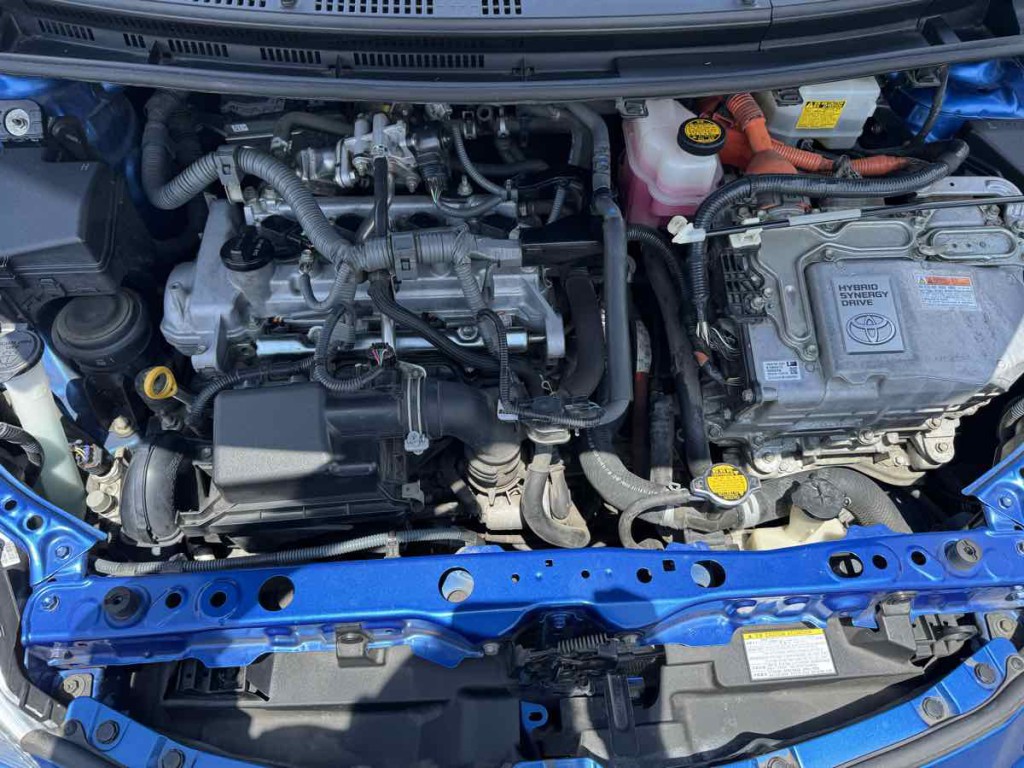 2013 Toyota Prius Image 16