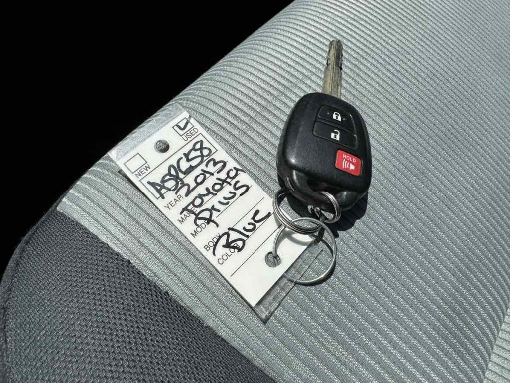2013 Toyota Prius Image 20