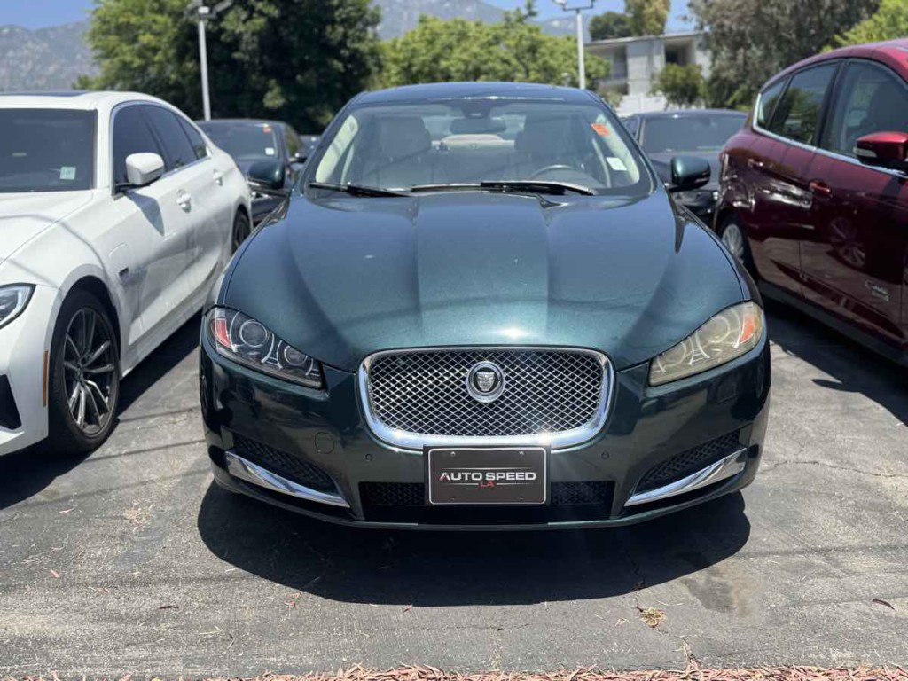 2013 Jaguar XF Image 2