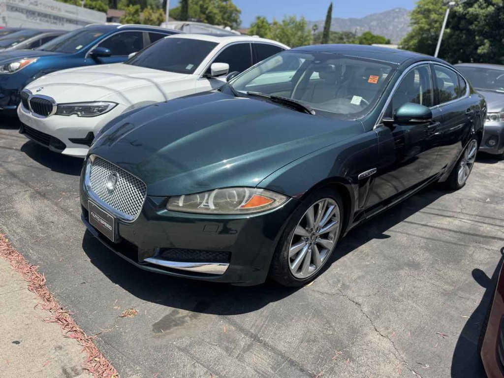2013 Jaguar XF Image 3