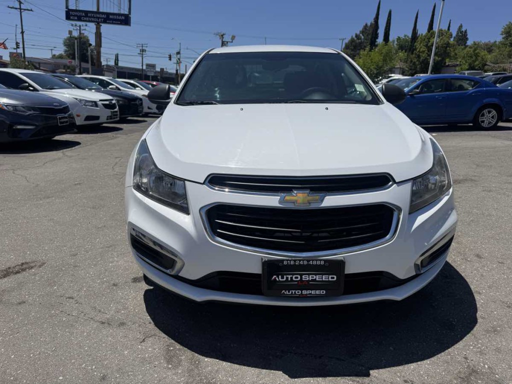 2016 Chevrolet Cruze Image 2