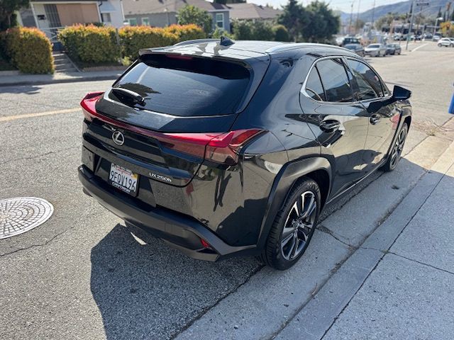 2023 Lexus UX 250h Image 4