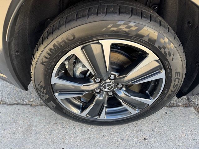 2023 Lexus UX 250h Image 6