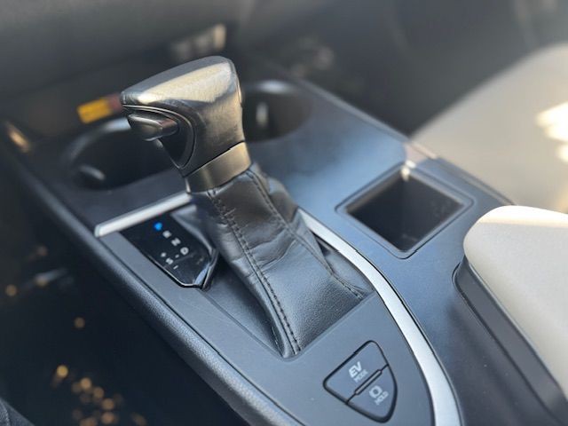 2023 Lexus UX 250h Image 9