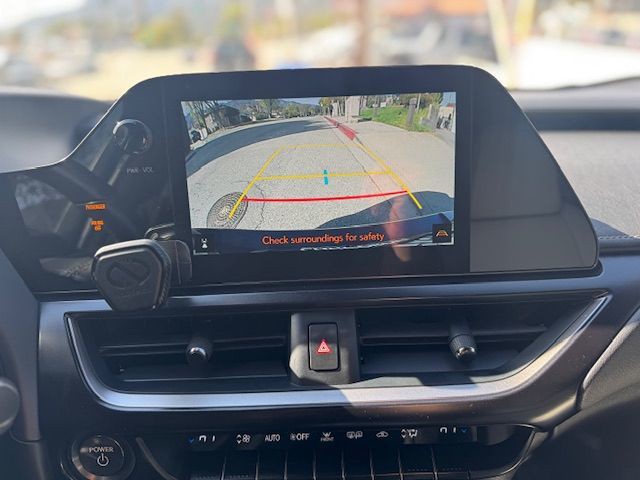 2023 Lexus UX 250h Image 17