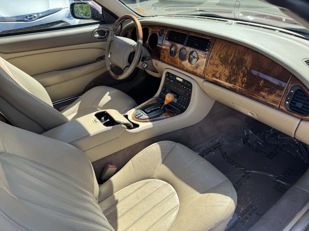 1999 Jaguar XK-Series Image 8