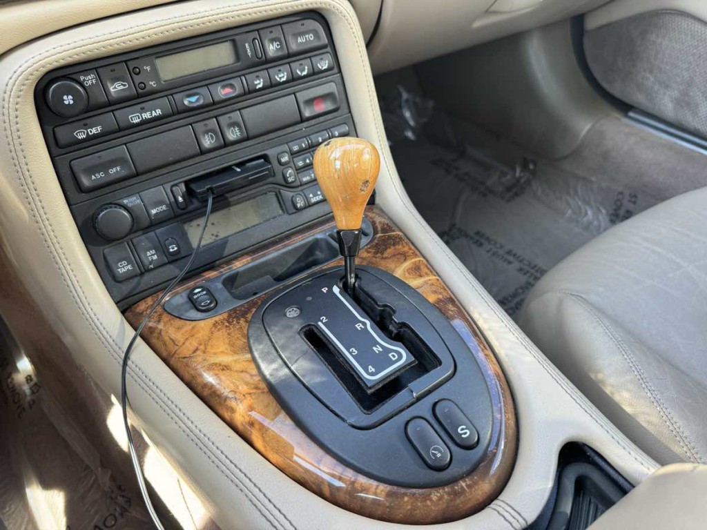 1999 Jaguar XK-Series Image 14
