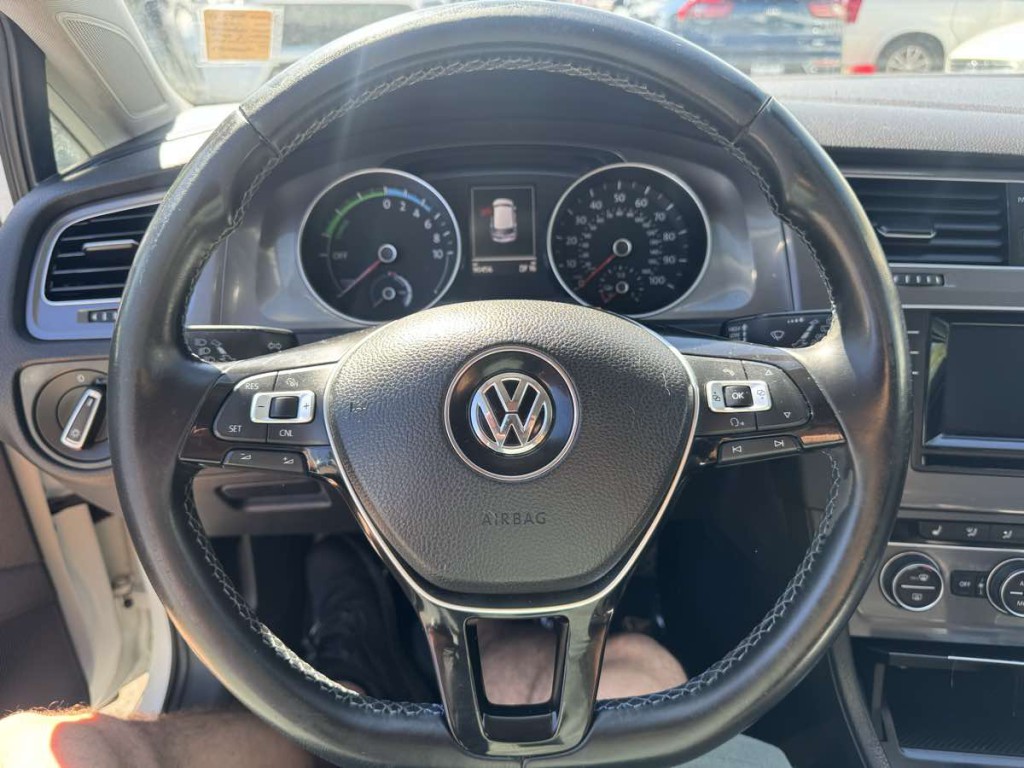 2015 Volkswagen Golf Image 16