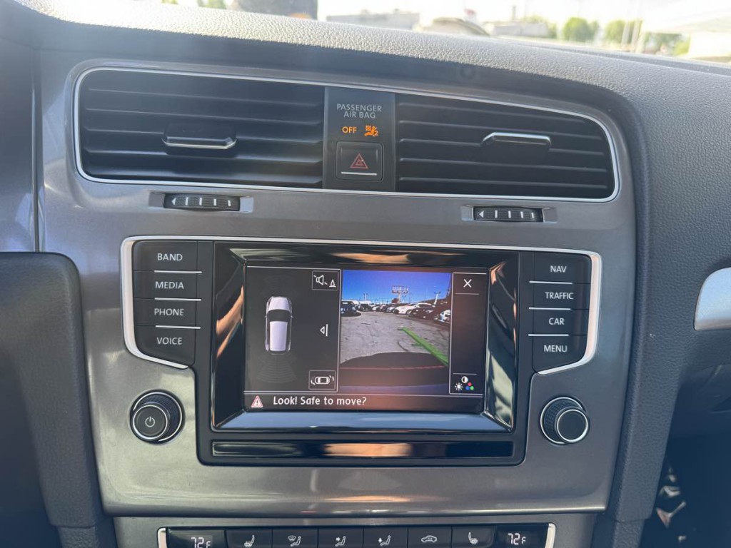 2015 Volkswagen Golf Image 18