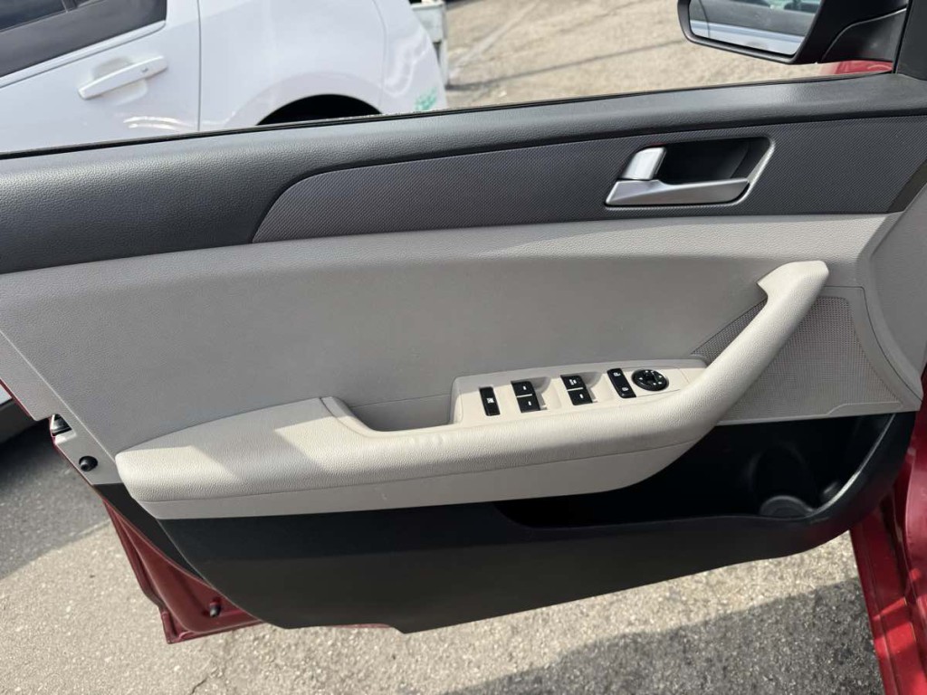 2016 Hyundai Sonata Image 12