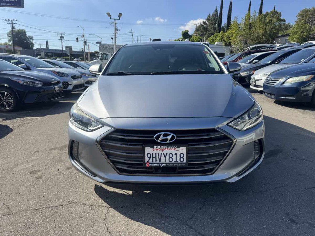 2017 Hyundai Elantra Image 2
