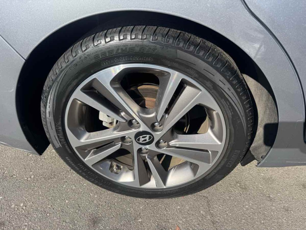 2017 Hyundai Elantra Image 3