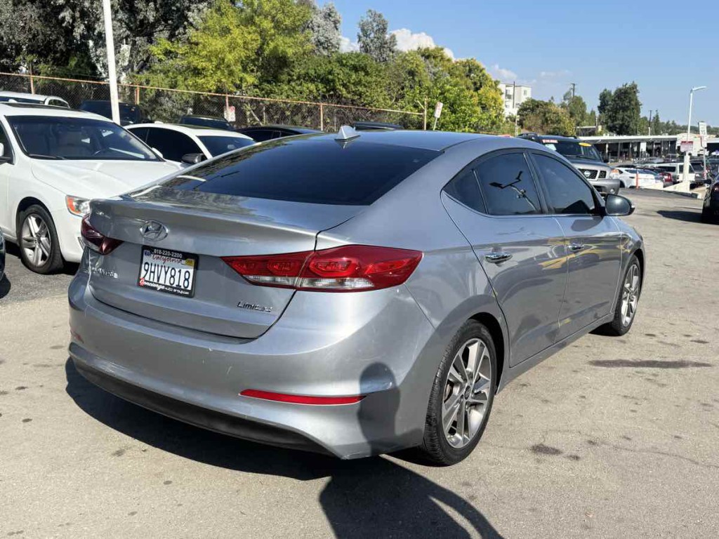 2017 Hyundai Elantra Image 4