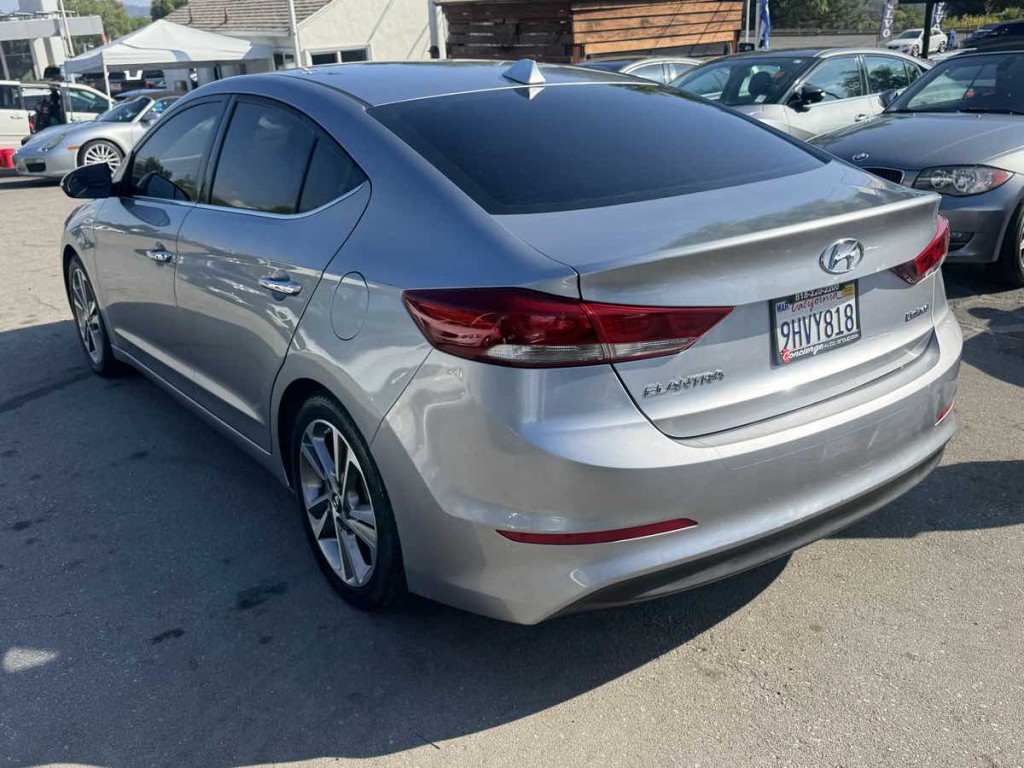 2017 Hyundai Elantra Image 5