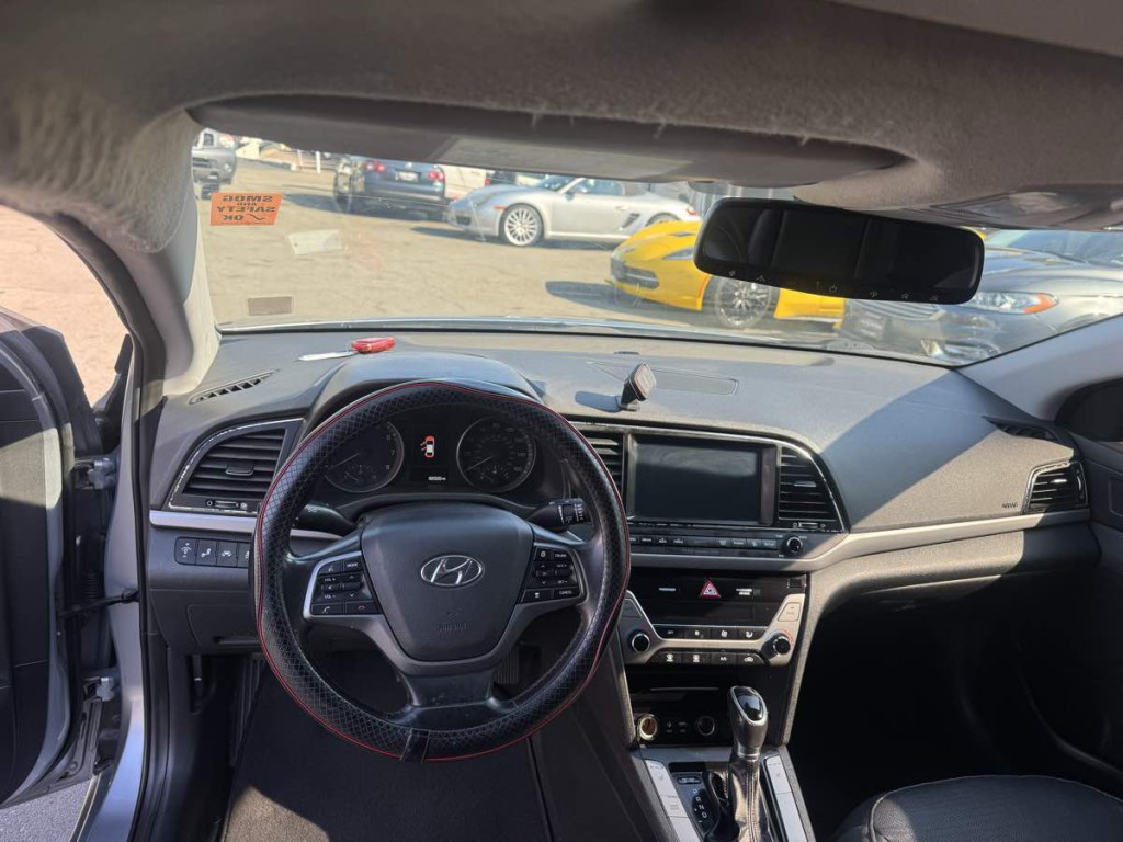 2017 Hyundai Elantra Image 11