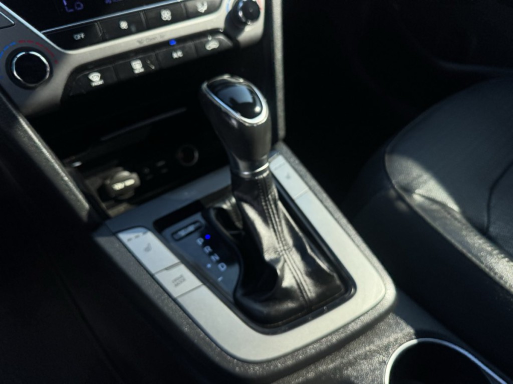 2017 Hyundai Elantra Image 15