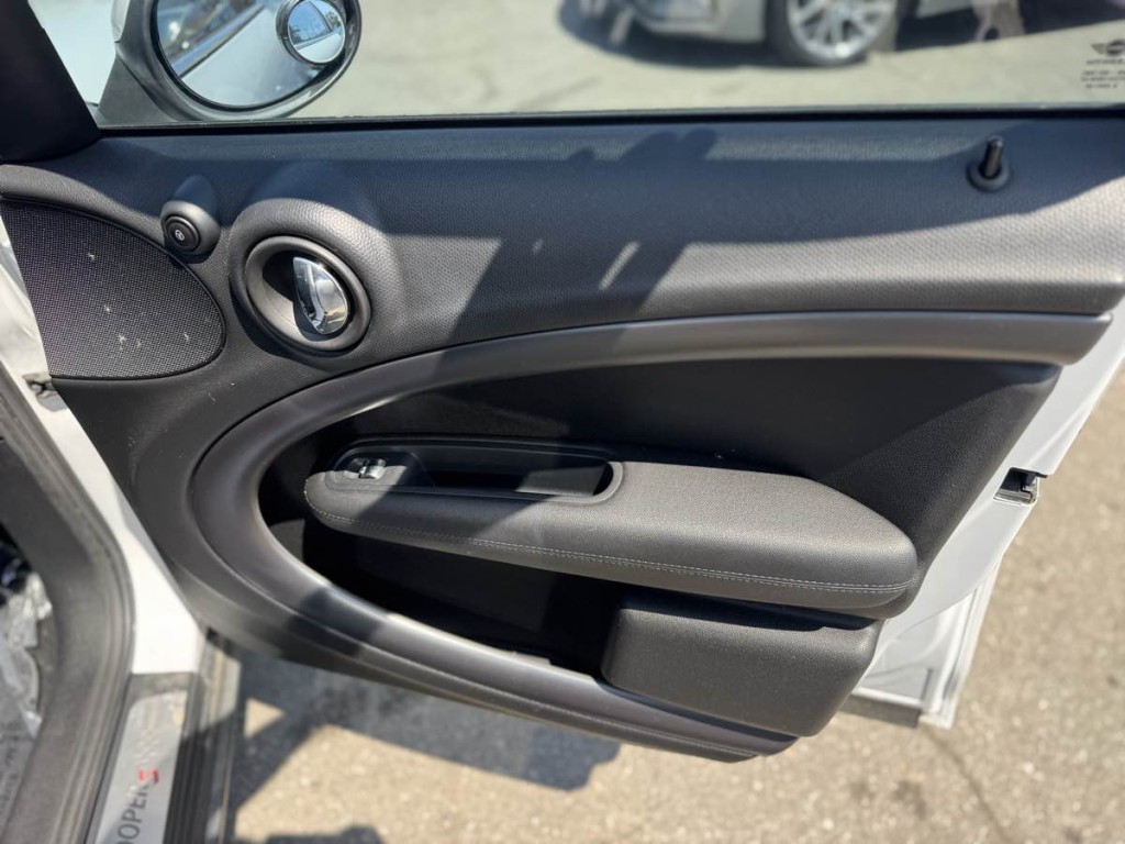 2014 MINI Countryman Image 12